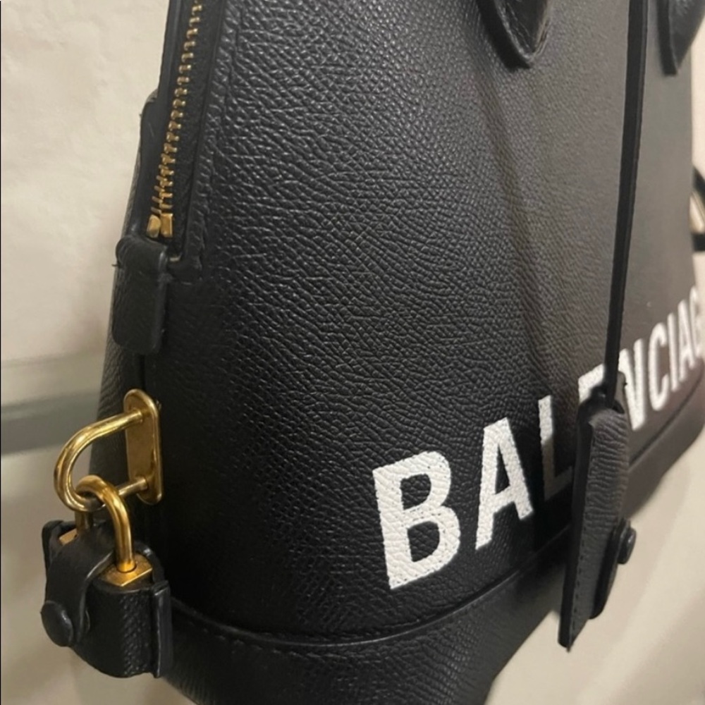 Balenciaga purse , only used 2 times. Basically brand new